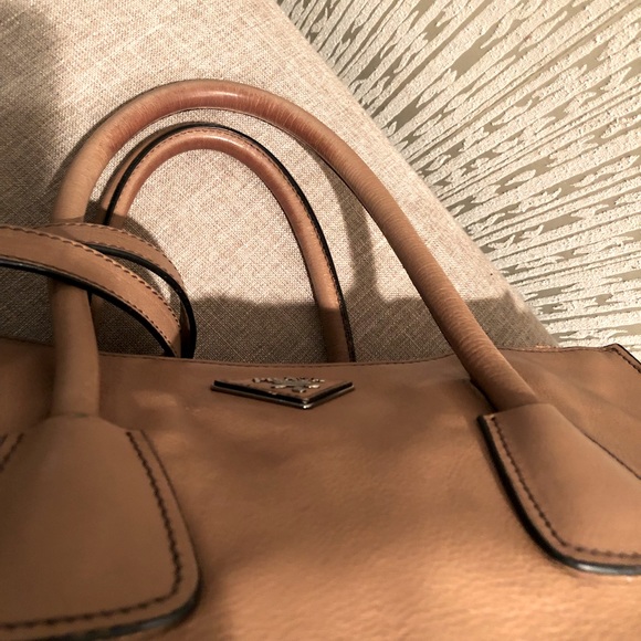 Authentic Prada Milano Leather Double Zip Tote - Picture 11 of 13